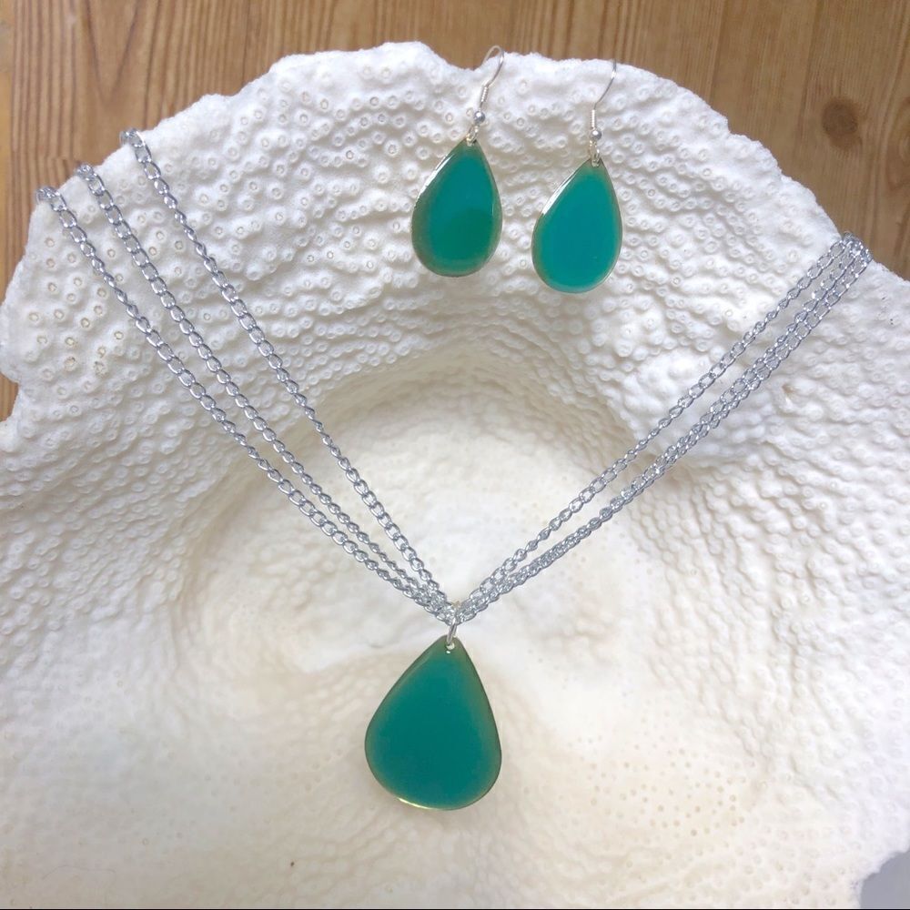 Green‎ Liquid Look Tear Drop Necklace & Earrings